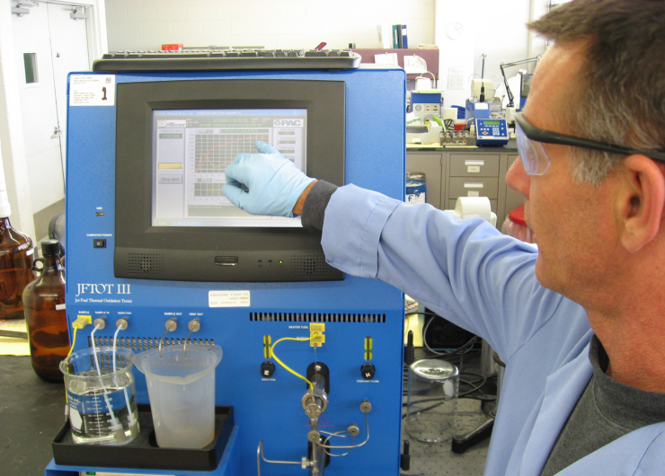 工(gōng)業(yè)環境下(xià)如(rú)何保養LCD顯示屏？